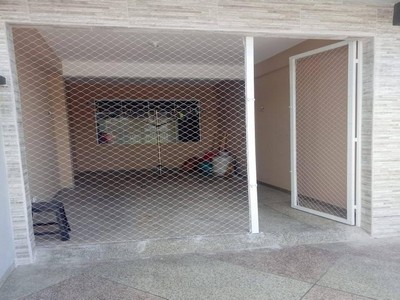 Como as telas de proteção para gatos evitam acidentes e fugas dentro de casa